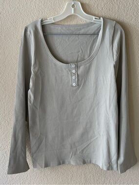 QQQ Long Sleeve Basic Ribbed Grey Shirt Size Med & Lg Button Detail NWOT